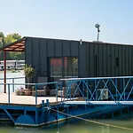 Apartamento Captains Danube Houseboat -