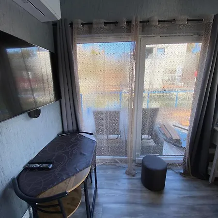 Apartment Captains Danube Houseboat -