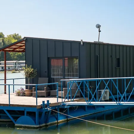 Appartement Captains Danube Houseboat -