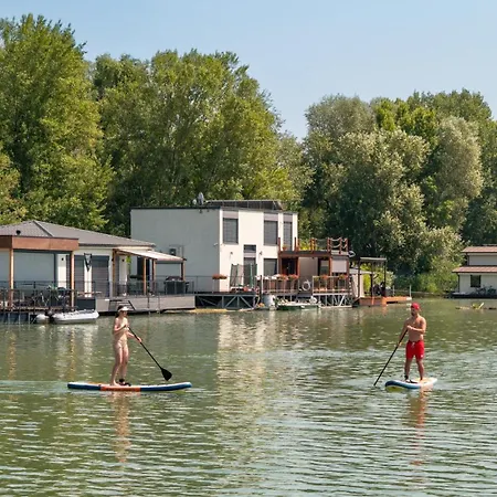 Apartman Captains Danube Houseboat -